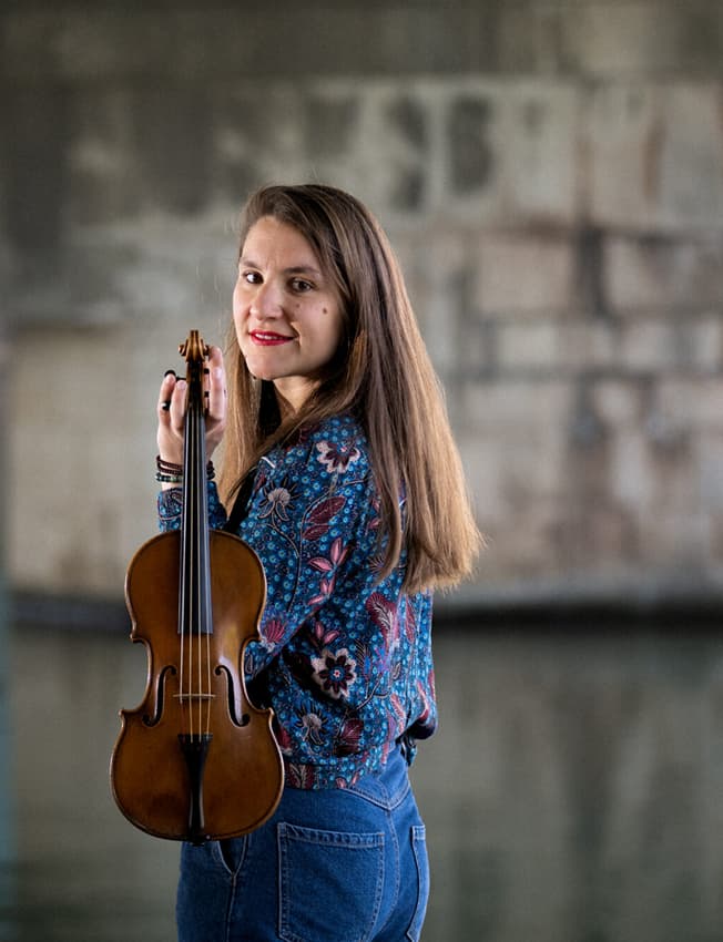 Portrait de la violoniste Véronique Bouilloux